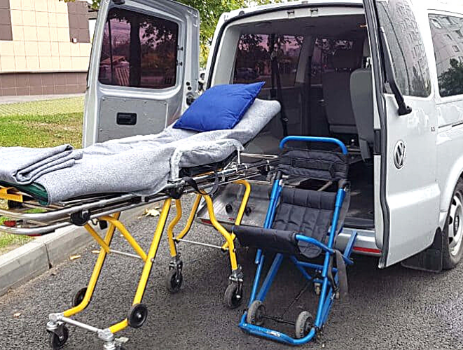 Услуги перевозки лежачих больных из дома в больницу